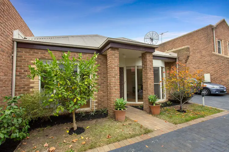 2/63 Farnham Street, Flemington VIC 3031