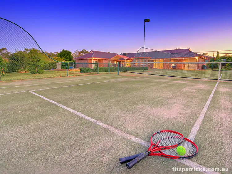 2 Evangelist Avenue, Lake Albert NSW 2650