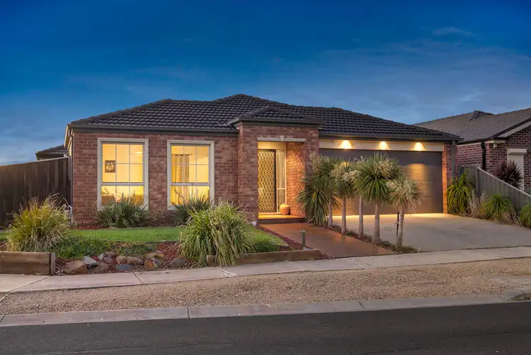 1 Lucas Terrace, Taylors Hill VIC 3037