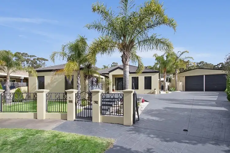 5 Fraser Court, Kangaroo Flat VIC 3555