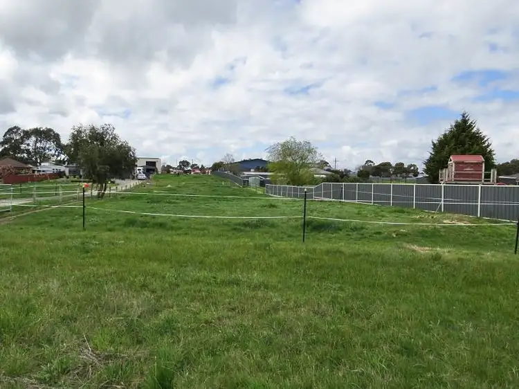 25 Hamlin Street, Miners Rest VIC 3352