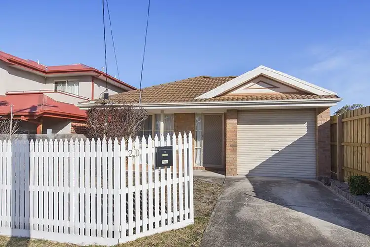 Main view of Homely unit listing, 2d Kangaroo Road, Chelsea VIC 3196