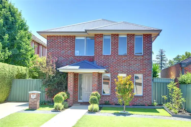 16 Ayrvale Avenue, Lake Gardens VIC 3355