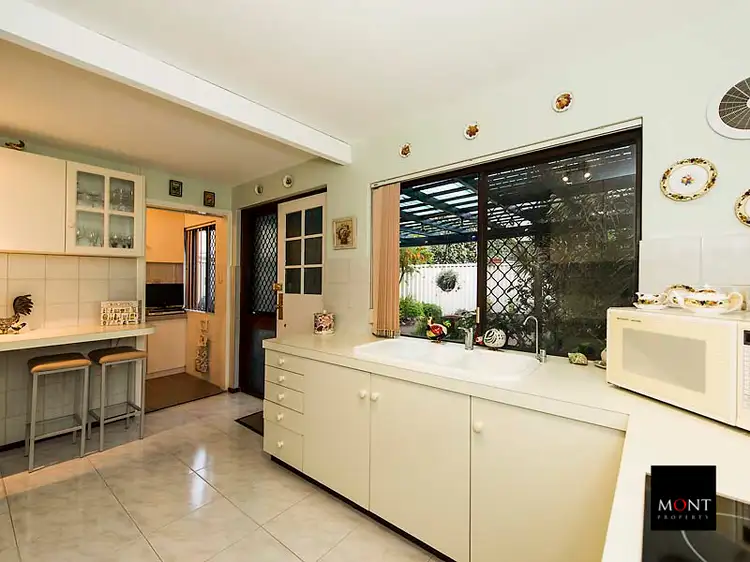 6/17 Money Road, Attadale WA 6156