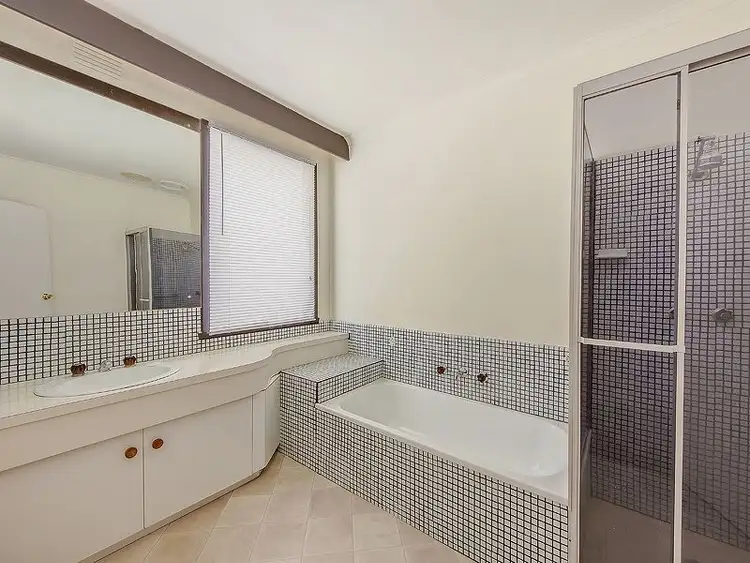 Fifth view of Homely house listing, 1 Lyndford Court, St Albans VIC 3021