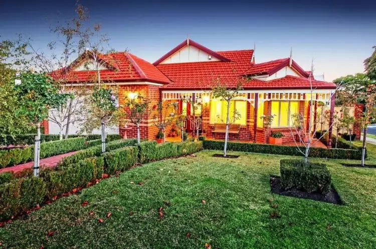 5 Threadneedle Street (Cambridge Gardens), Attwood VIC 3049