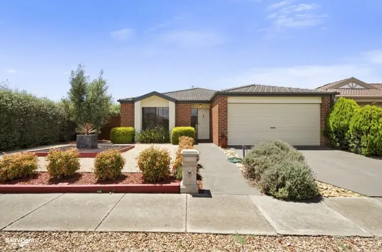 8 Hollington Crescent, Point Cook VIC 3030