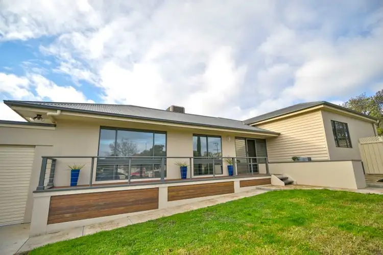 17 Lansell Street, Kangaroo Flat VIC 3555