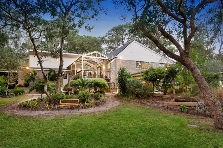 77 Thompson Crescent, Research VIC 3095