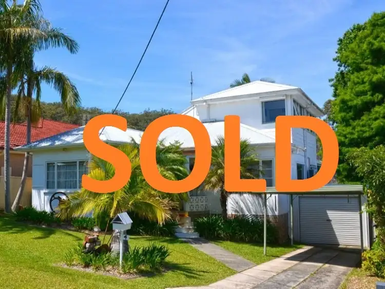 4 Edgewater Ave, Green Point NSW 2251