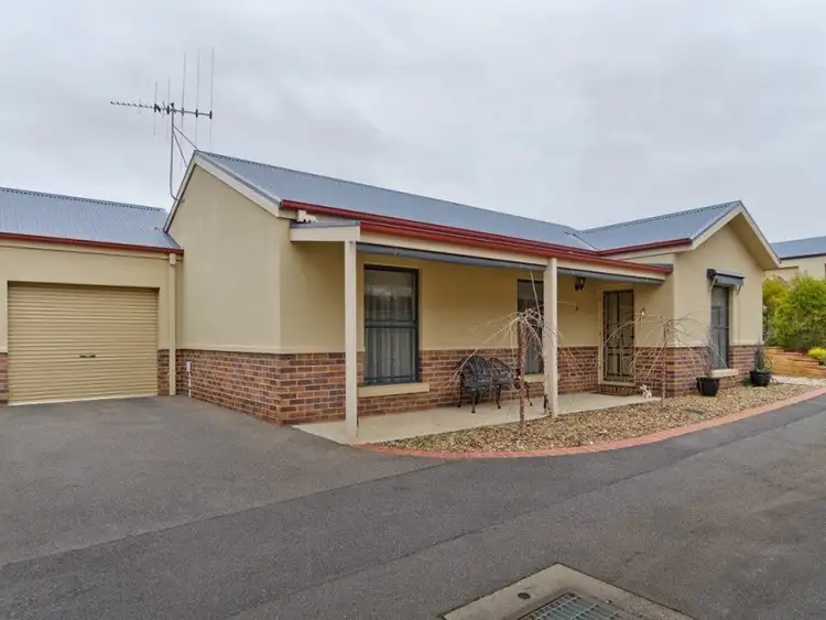 Unit 2/3 Maldon Road, Castlemaine VIC 3450