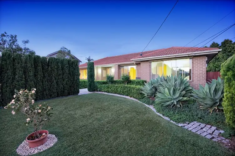 8 Redwood Close, Gladstone Park VIC 3043