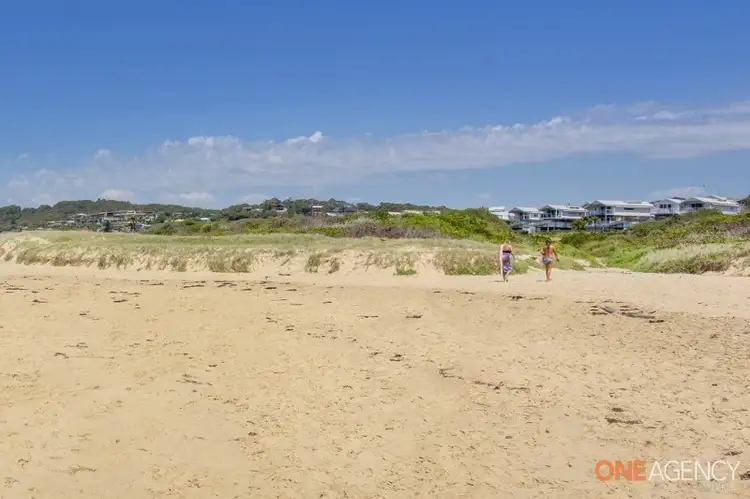 33 Beachside Drive, Caves Beach NSW 2281