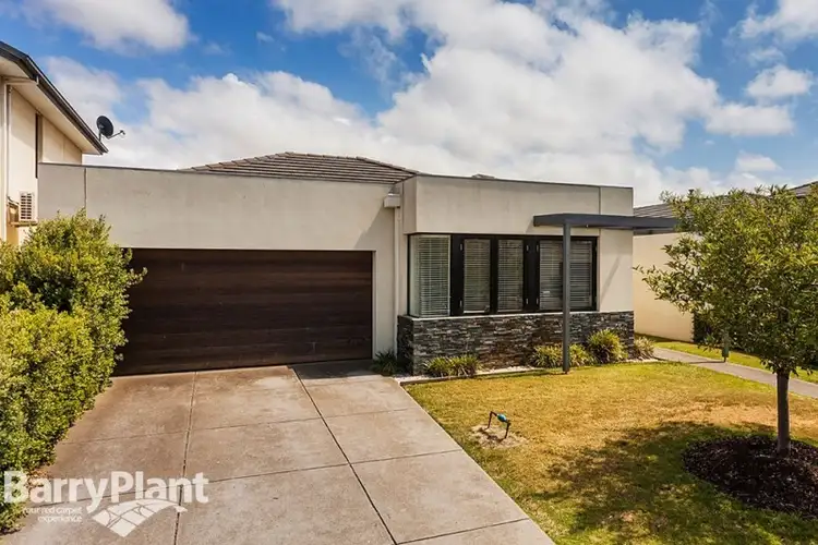 10 Signature Boulevard, Sanctuary Lakes VIC 3030