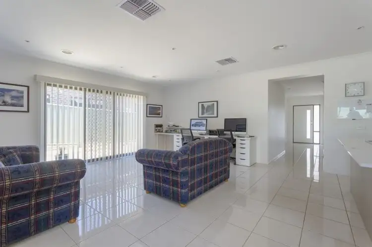 Sixth view of Homely house listing, 2 Curlew Court, Kangaroo Flat VIC 3555