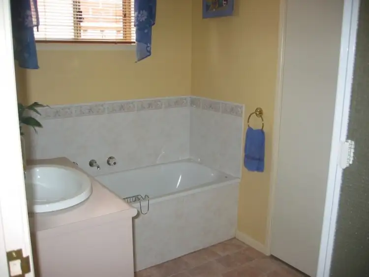 Sixth view of Homely house listing, 19 Quinn Court, Echuca VIC 3564