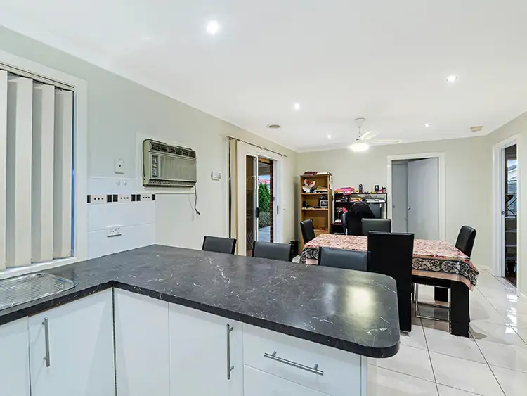 Fifth view of Homely house listing, 32 Karinya Close, Werribee VIC 3030