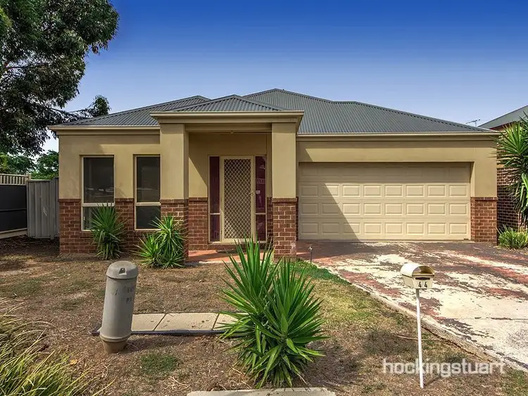 44 Clarendon Wynd, Caroline Springs VIC 3023