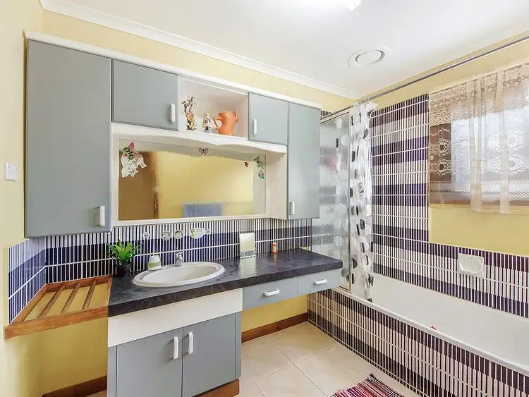 Fifth view of Homely house listing, 2 Mytton Close, St Albans VIC 3021