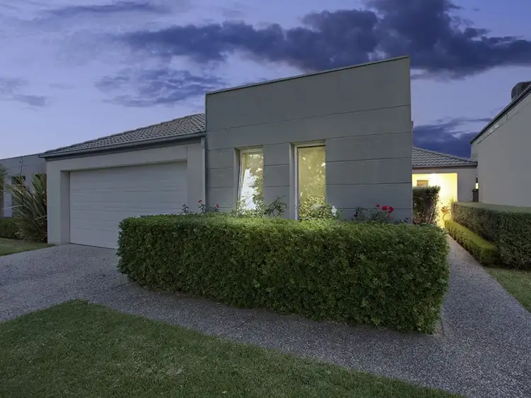 38 Sovereign Manors Crescent, Rowville VIC 3178