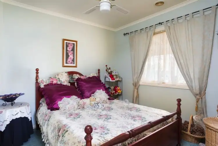 Sixth view of Homely house listing, 19 Ennor Place, Kangaroo Flat VIC 3555