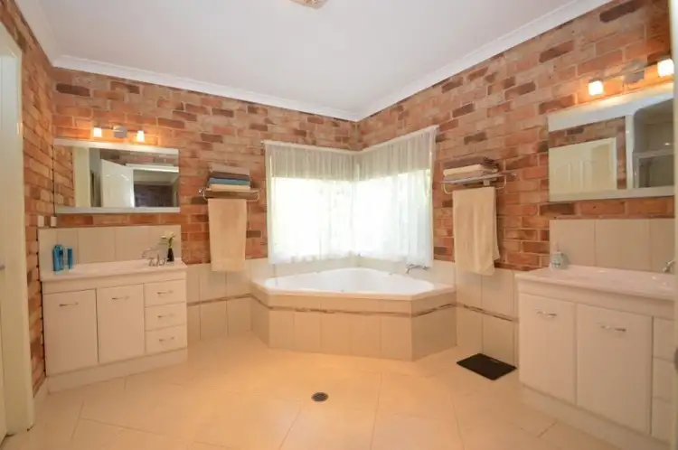 Seventh view of Homely house listing, 2 Tathra Place, Wangaratta VIC 3677