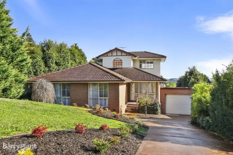 12 Deepdale Grove, Mooroolbark VIC 3138