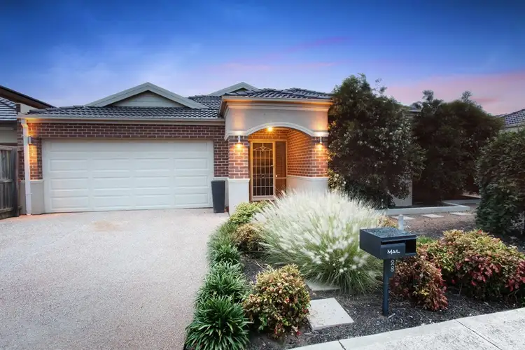 28 Cronulla Way, Taylors Hill VIC 3037