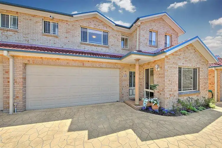 2/883 Henry Lawson Drive, Picnic Point NSW 2213