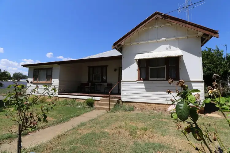 14 Grenfell Road, Cowra NSW 2794