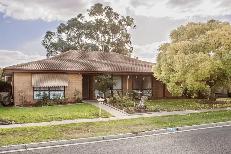 34 Empress Way, Melton West VIC 3337