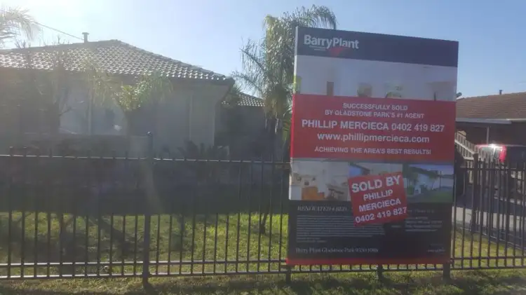 135 South Circular Road, Gladstone Park VIC 3043