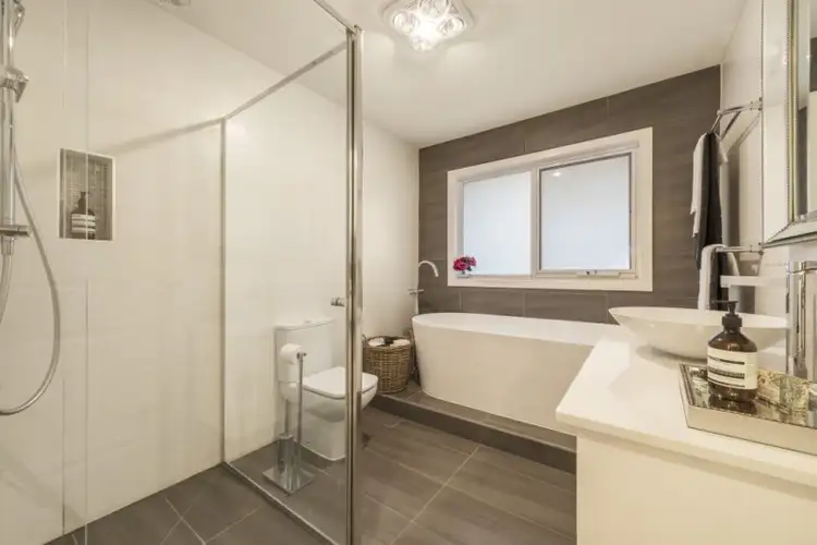 Fifth view of Homely house listing, 2/6 Hamilton Court, Watsonia North VIC 3087