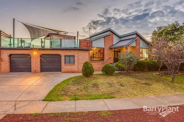32 Messina Crescent, Taylors Lakes VIC 3038