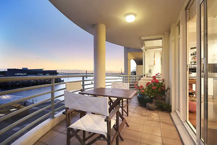 17/105 Beach Street, Port Melbourne VIC 3207