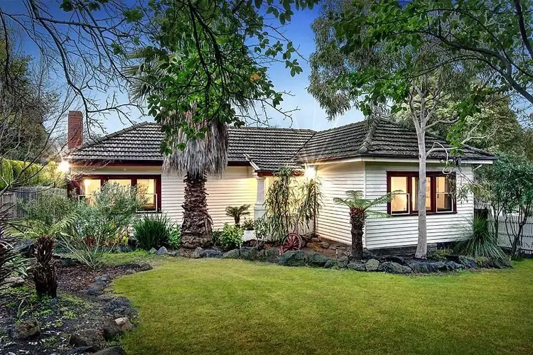 17 Unsworth Road, Ringwood North VIC 3134