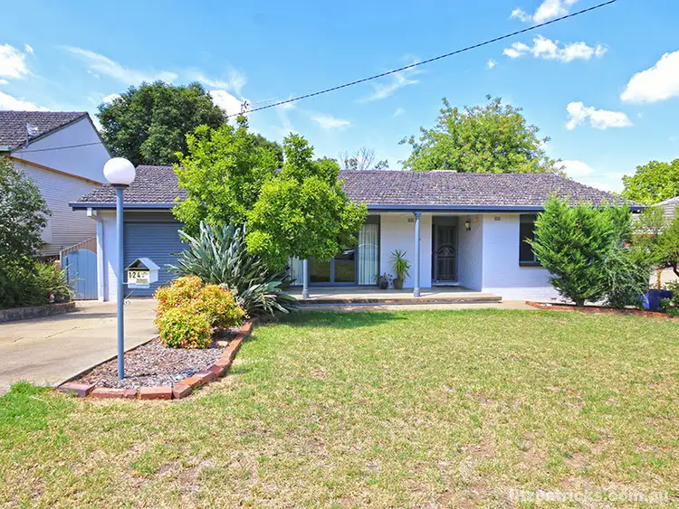 124 Simkin Crescent, Kooringal NSW 2650