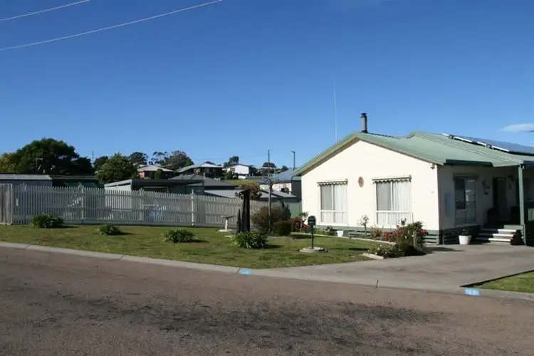 11 Ketch Street, Lakes Entrance VIC 3909