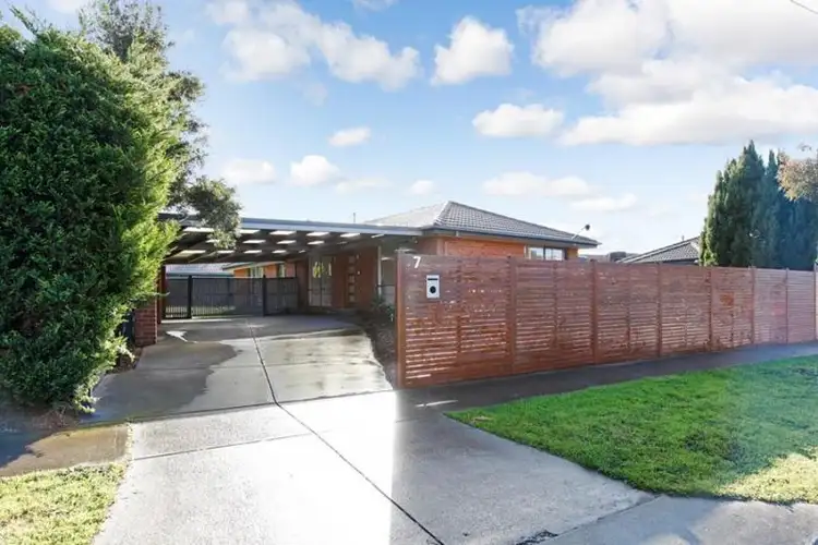 7 Goldensquare Crescent, Hoppers Crossing VIC 3029
