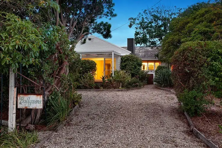 13 Earimil Drive, Mount Eliza VIC 3930