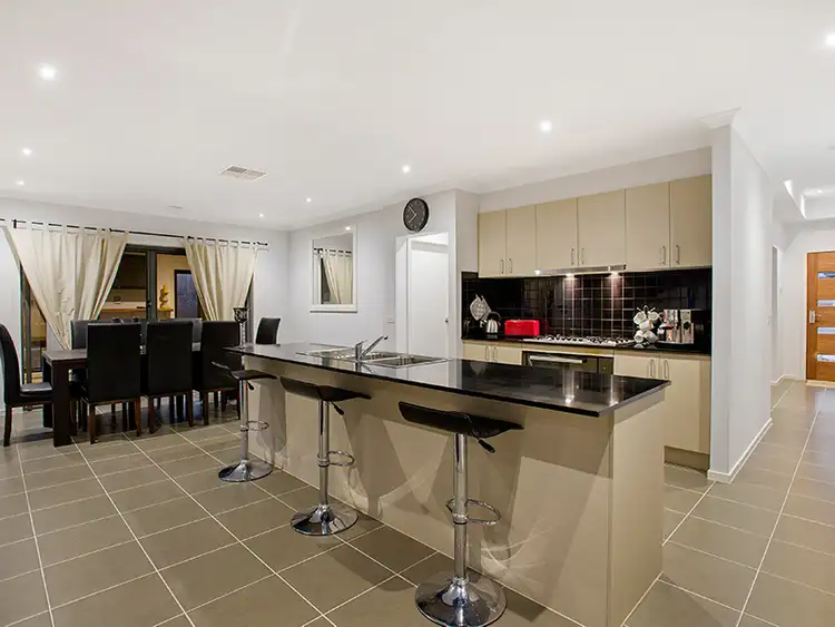 Second view of Homely house listing, 2 Cockatoo Court, Tarneit VIC 3029