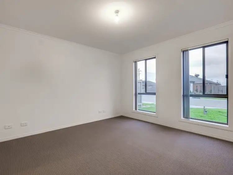 Fifth view of Homely house listing, 10 Khan Court, Truganina VIC 3029