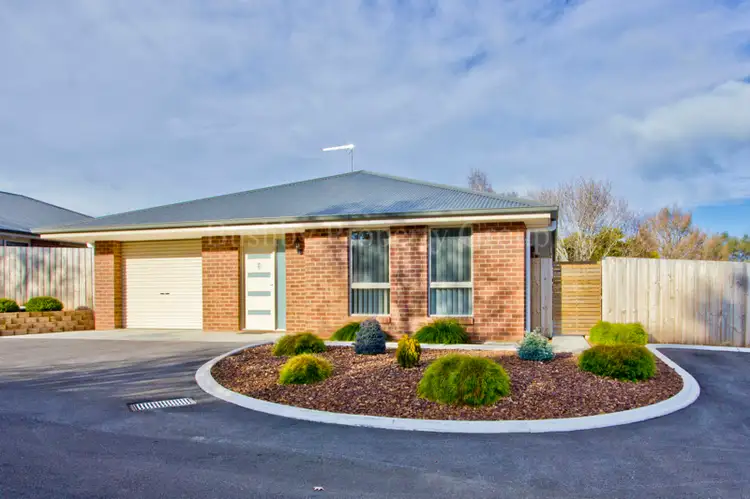 2/25a Adelaide Street, Westbury TAS 7303