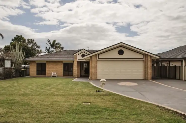 19 Main Road, Heddon Greta NSW 2321