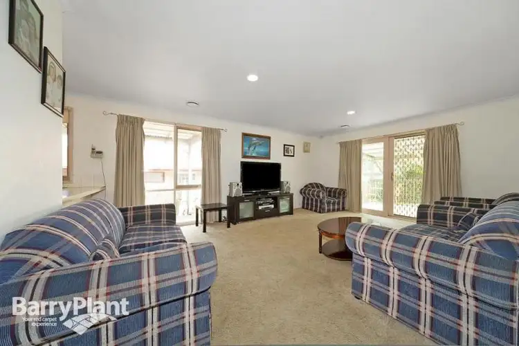 Second view of Homely house listing, 5 Hillview Rise, Hampton Park VIC 3976