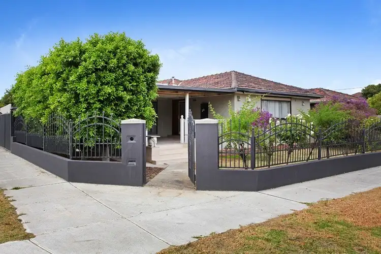 20 Meadowbank Drive, Sunshine North VIC 3020