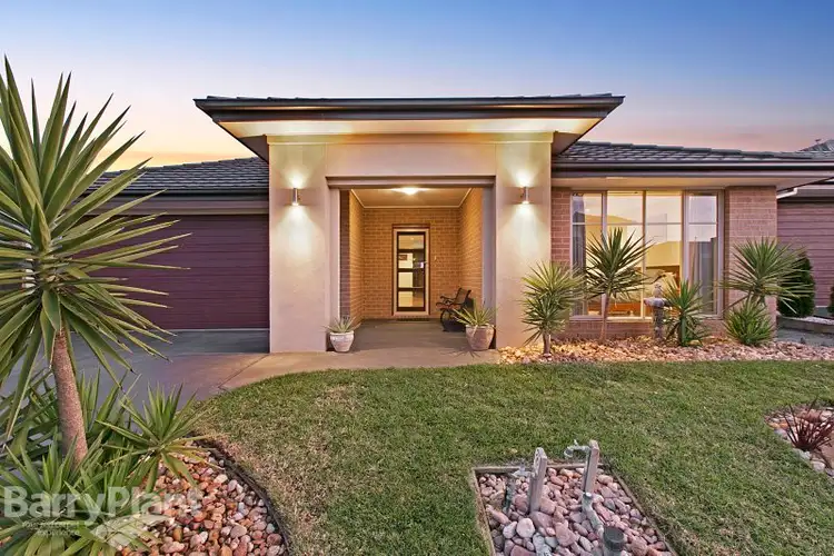 9 Taradale Street, Cranbourne North VIC 3977