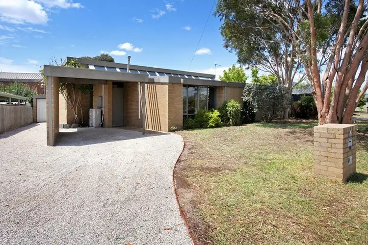 4 Taylor Drive, Gladstone Park VIC 3043