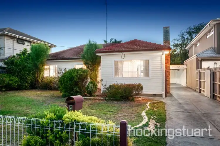 5 Parkside Crescent, Seaholme VIC 3018