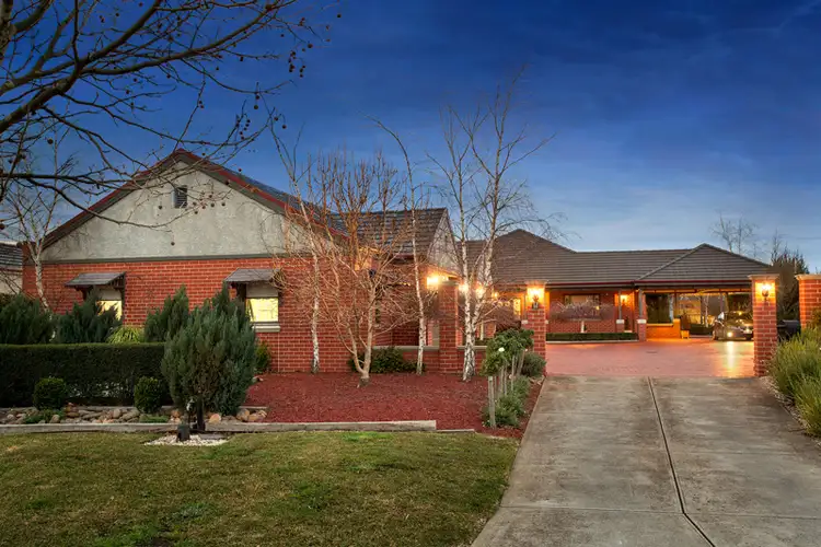 17 Balonne Close, Taylors Lakes VIC 3038